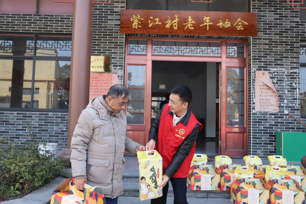 暖春意，敬老情-尊龙凯时多年坚持慰问孤寡老人